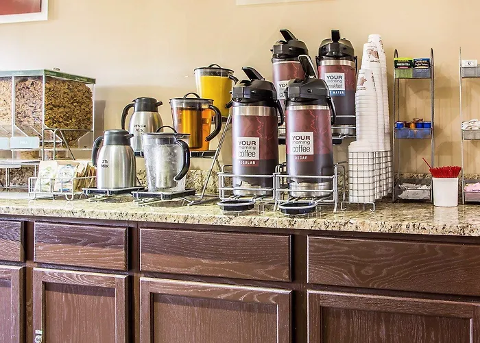 Comfort Near I-80 And I-94 Hotel 4*