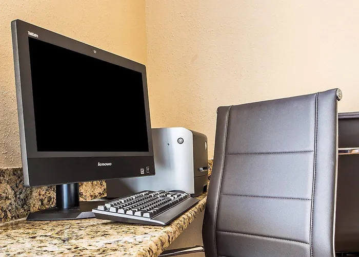 Comfort Near I-80 And I-94 Hotel 4*