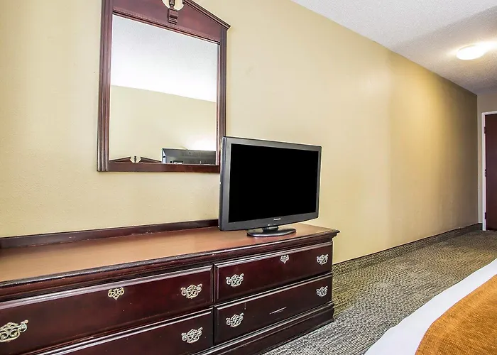 Hotel Comfort Near I-80 And I-94