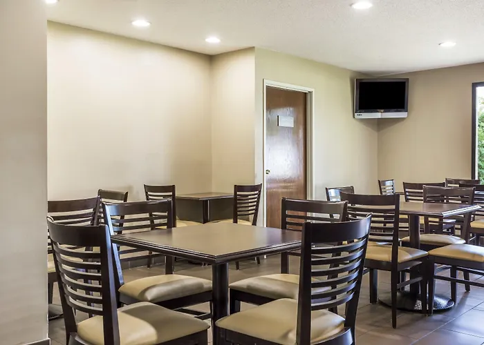 Hotel Comfort Near I-80 And I-94 Lansing